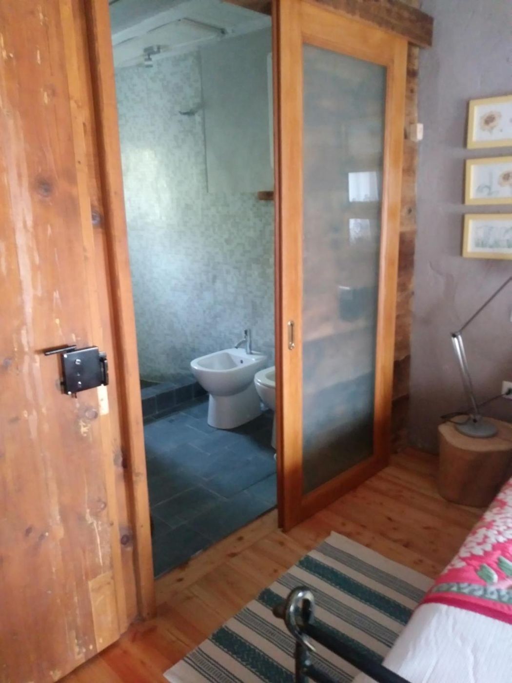 Il bagno con la porta a vetri